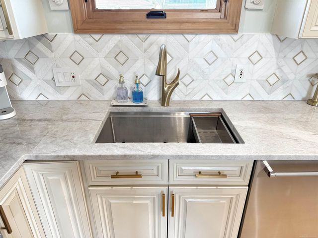 39228 Venetian Drive, Harrison Twp, MI 48045