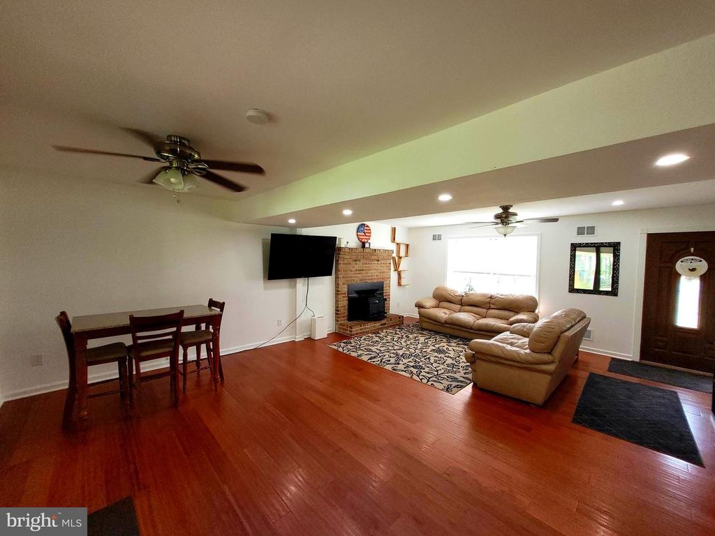 104 CHINKAPIN AVE, Williamstown, NJ 08094