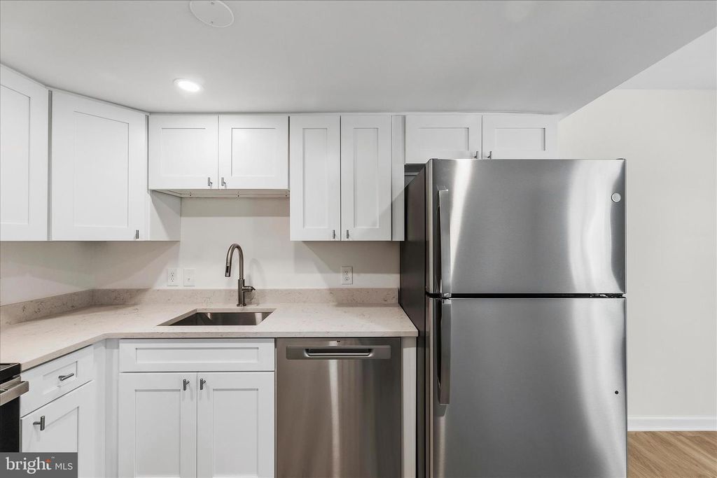 Image 10 of property listing at 604 NEWBRIDGE CT #3-604, Arnold, MD 21012