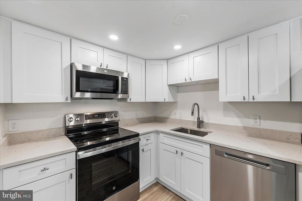 Image 11 of property listing at 604 NEWBRIDGE CT #3-604, Arnold, MD 21012