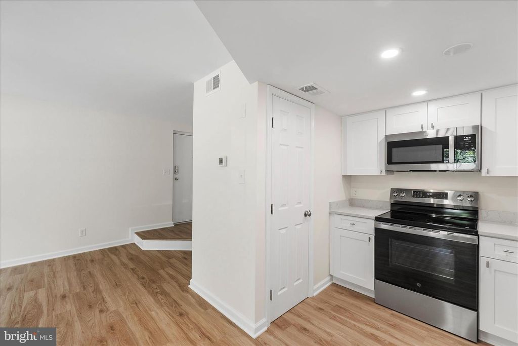 Image 13 of property listing at 604 NEWBRIDGE CT #3-604, Arnold, MD 21012