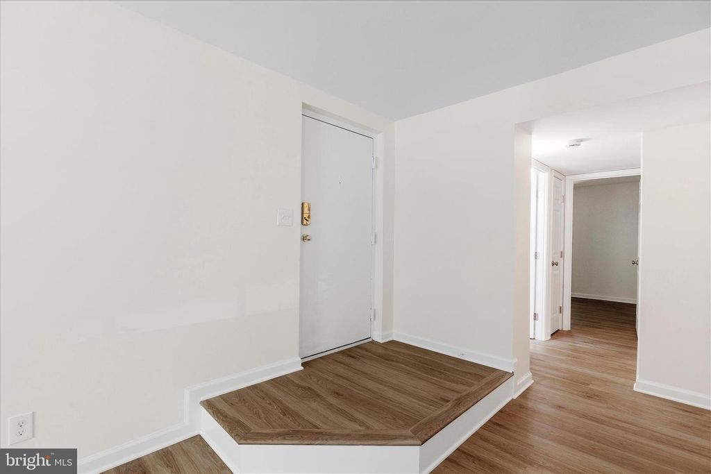 Image 3 of property listing at 604 NEWBRIDGE CT #3-604, Arnold, MD 21012
