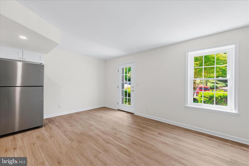 Image 4 of property listing at 604 NEWBRIDGE CT #3-604, Arnold, MD 21012