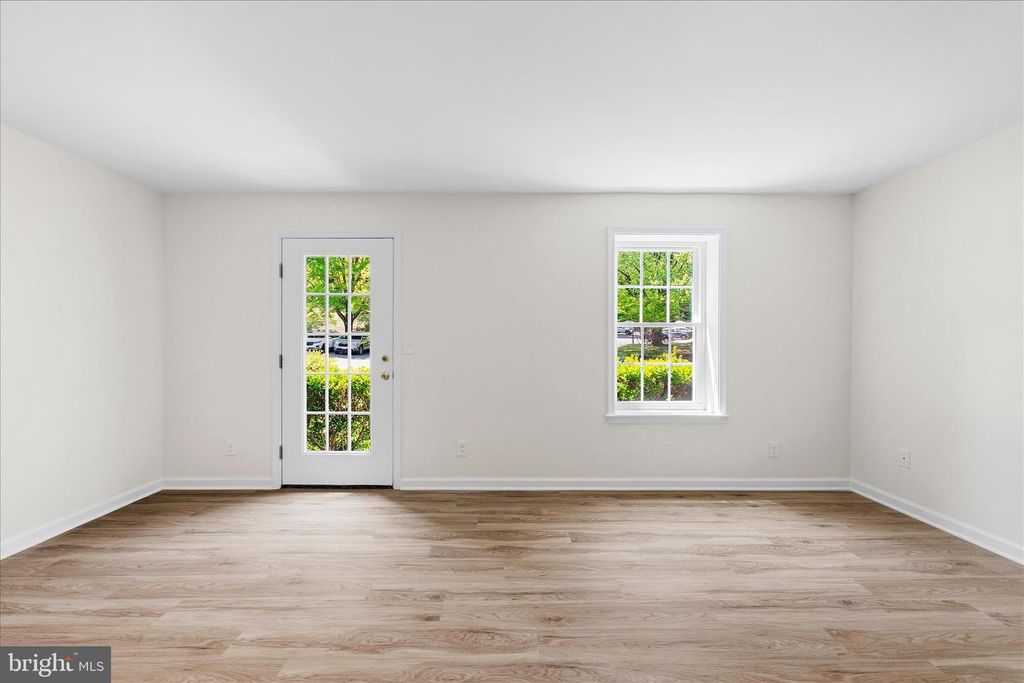 Image 5 of property listing at 604 NEWBRIDGE CT #3-604, Arnold, MD 21012