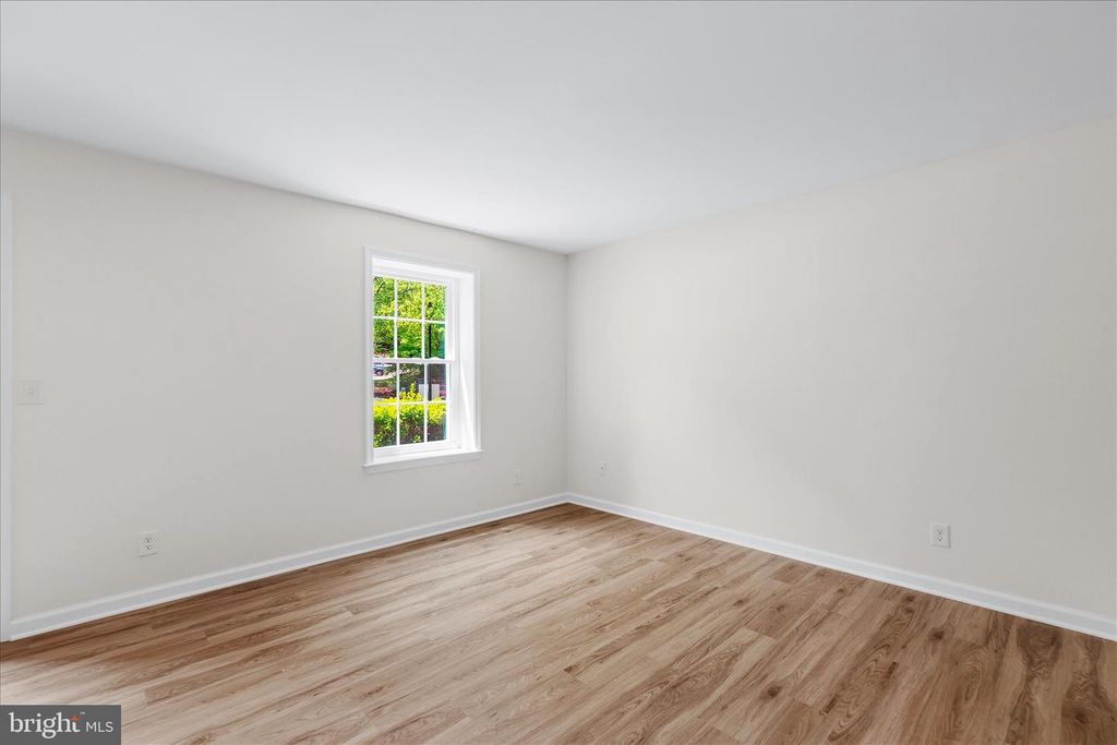 Image 8 of property listing at 604 NEWBRIDGE CT #3-604, Arnold, MD 21012