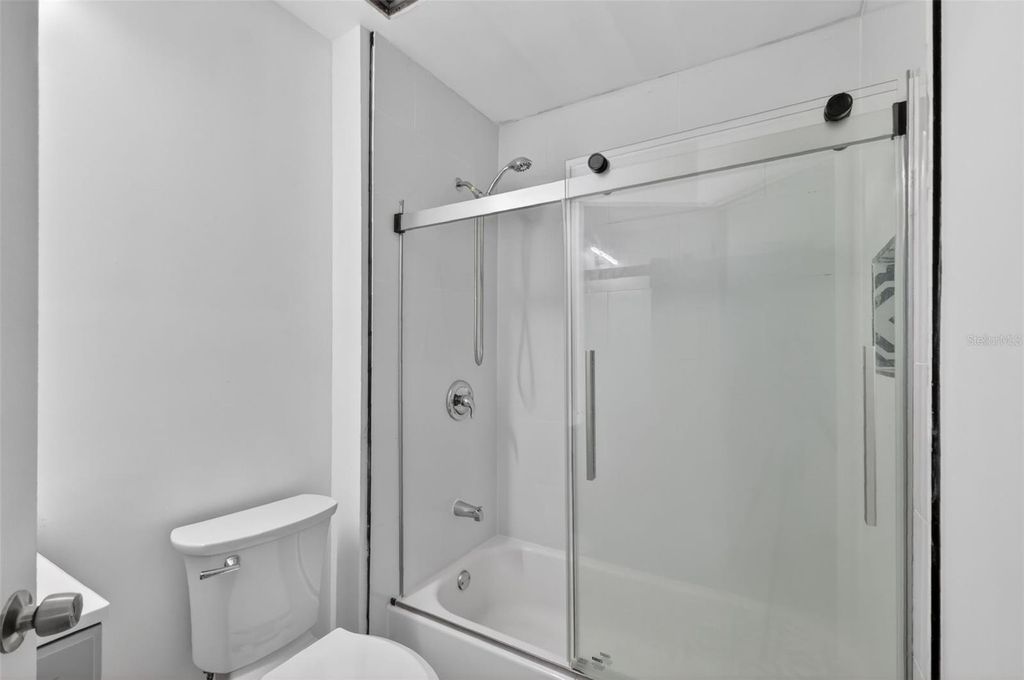 Image 11 of property listing at 5121 PICADILLY CIRCUS COURT, Orlando, FL 32839