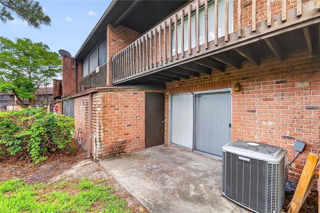 Image 15 of property listing at 5121 PICADILLY CIRCUS COURT, Orlando, FL 32839