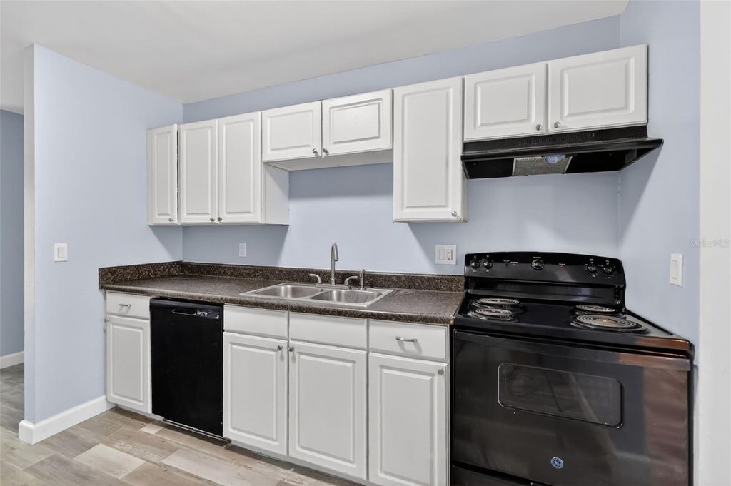 Image 3 of property listing at 5121 PICADILLY CIRCUS COURT, Orlando, FL 32839