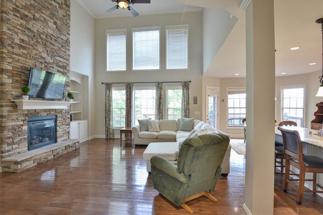 132 Sunningdale Drive, Georgetown, KY 40324