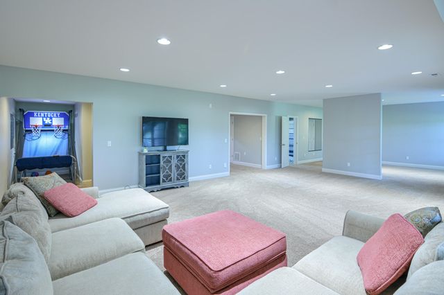 132 Sunningdale Drive, Georgetown, KY 40324