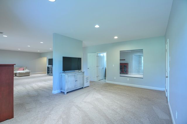 132 Sunningdale Drive, Georgetown, KY 40324