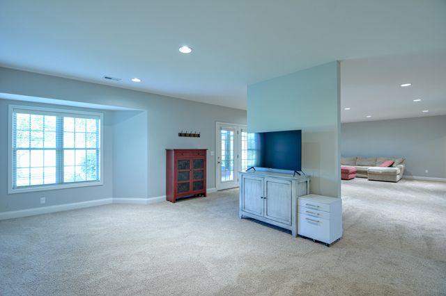 132 Sunningdale Drive, Georgetown, KY 40324