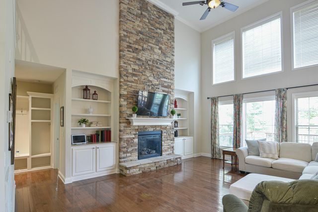 132 Sunningdale Drive, Georgetown, KY 40324