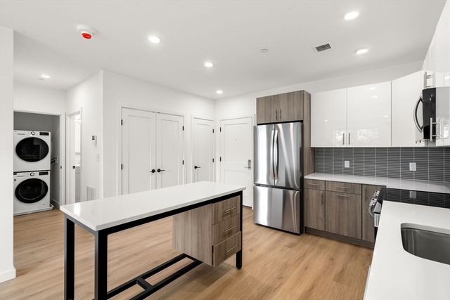 40 Centre St 308, Brookline, MA 02446