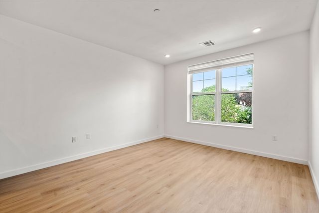 40 Centre St 308, Brookline, MA 02446