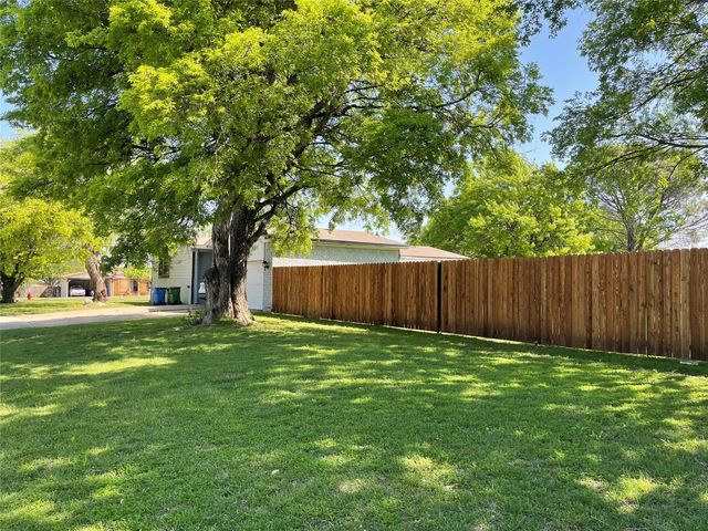 301 Sheri Lane, Roanoke, TX 76262