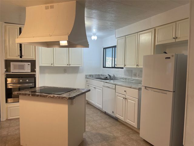 301 Sheri Lane, Roanoke, TX 76262