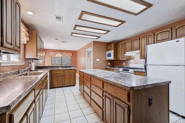 2577 John Charles, Bulverde, TX 78163