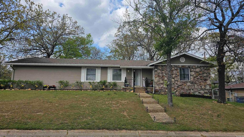 701 Emerald Gar Emerald Gardens Drive, North Little Rock, AR 72118