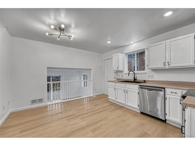 4240 S Ireland St, Aurora, CO 80013