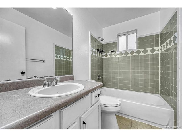 4240 S Ireland St, Aurora, CO 80013