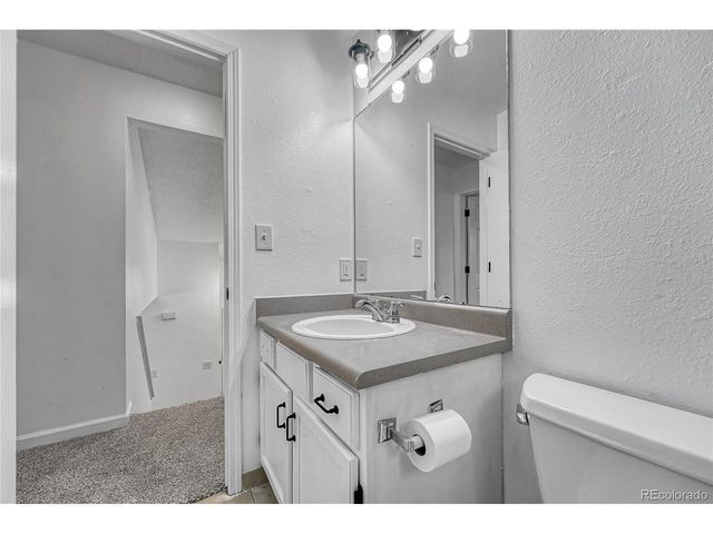 4240 S Ireland St, Aurora, CO 80013