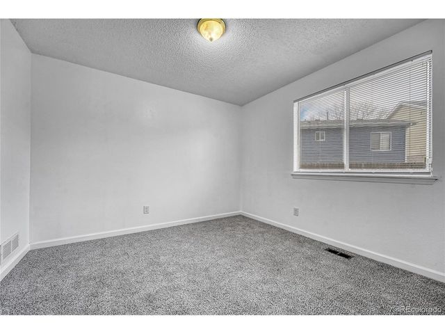 4240 S Ireland St, Aurora, CO 80013