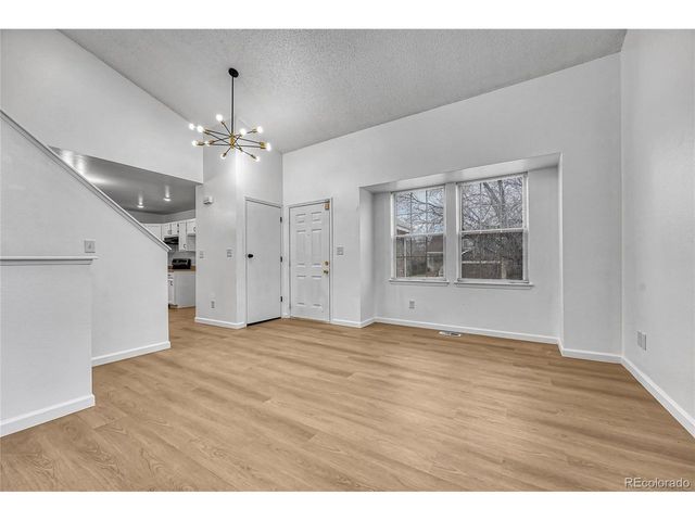 4240 S Ireland St, Aurora, CO 80013