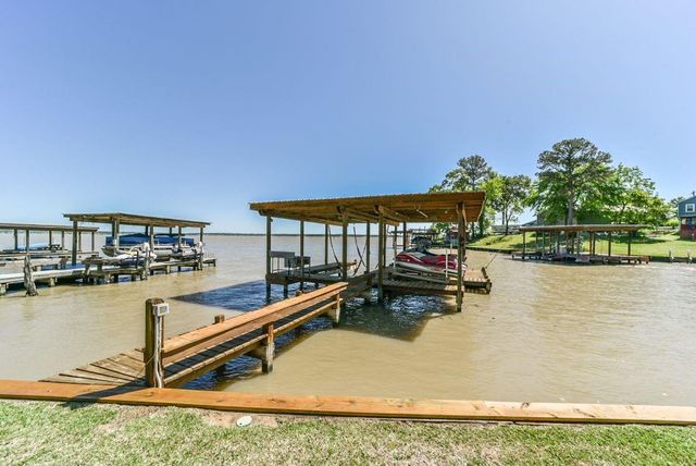321 E Woodland Shores Drive, Point Blank, TX 77364