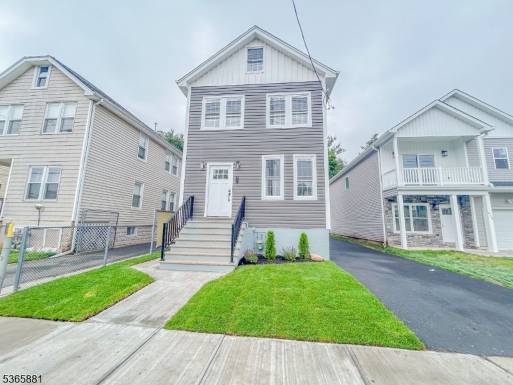 413 E 9Th Ave, Roselle Boro, NJ 07203