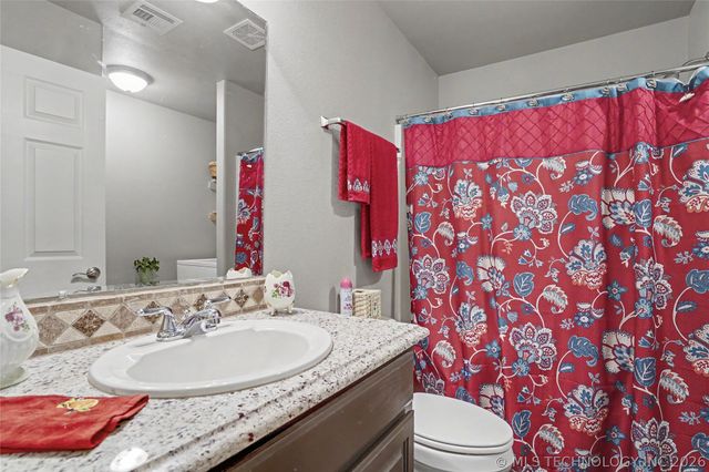 205 1st Street SE, Inola, OK 74036
