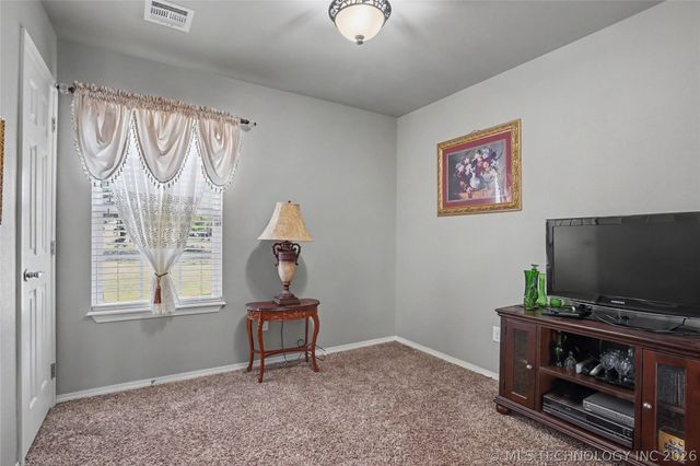 205 1st Street SE, Inola, OK 74036