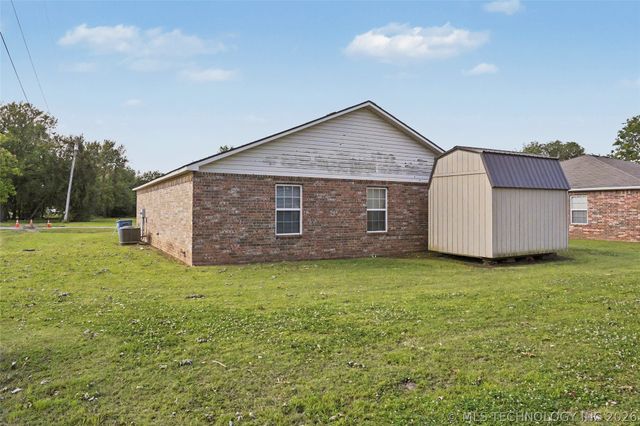 205 1st Street SE, Inola, OK 74036
