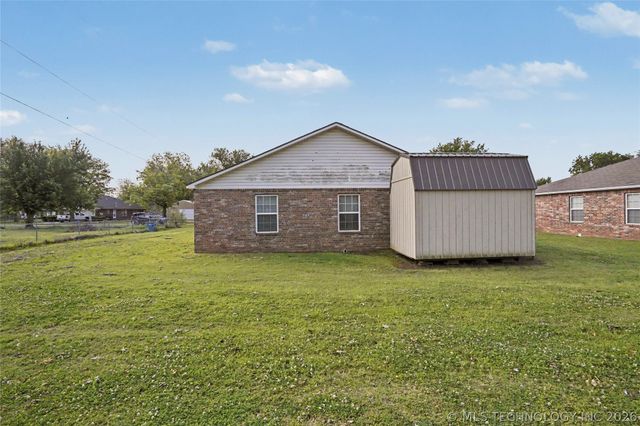 205 1st Street SE, Inola, OK 74036