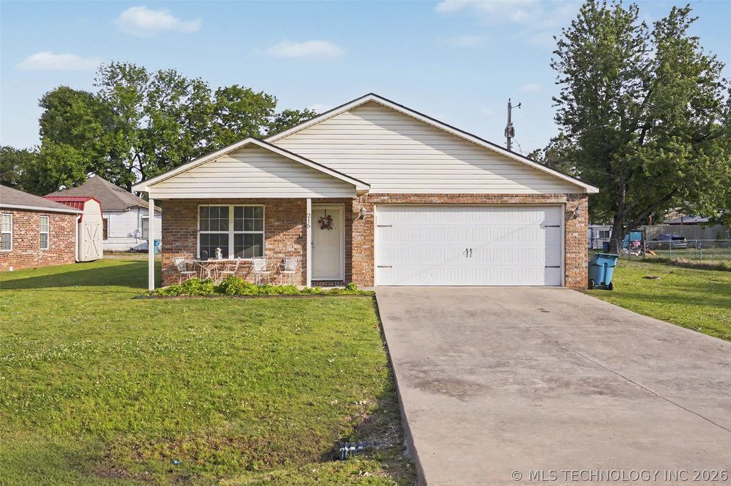 205 1st Street SE, Inola, OK 74036