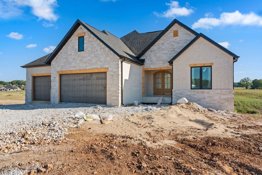 5289 Morningwood Avenue, Springfield, MO 65810