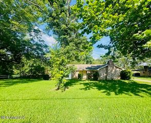 3864 S Siwell Road Road, Jackson, MS 39212