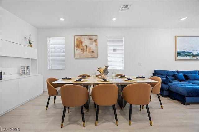 7411 Legacy Point Street, Las Vegas, NV 89113