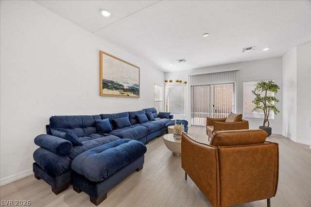 7411 Legacy Point Street, Las Vegas, NV 89113