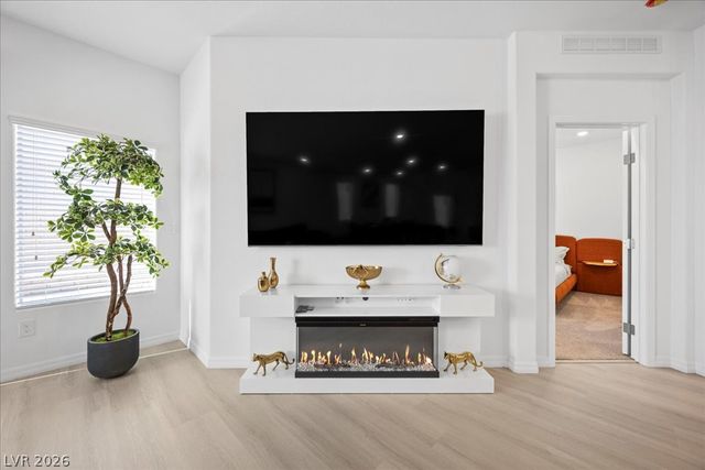 7411 Legacy Point Street, Las Vegas, NV 89113