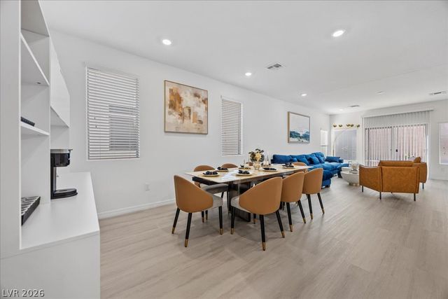 7411 Legacy Point Street, Las Vegas, NV 89113