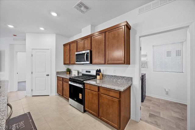 7411 Legacy Point Street, Las Vegas, NV 89113