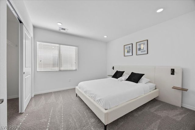 7411 Legacy Point Street, Las Vegas, NV 89113