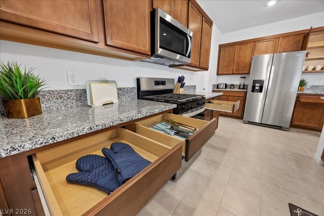 7411 Legacy Point Street, Las Vegas, NV 89113