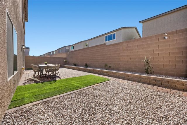 7411 Legacy Point Street, Las Vegas, NV 89113
