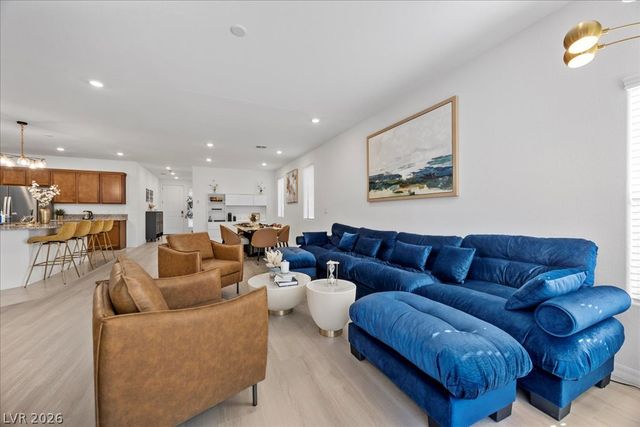 7411 Legacy Point Street, Las Vegas, NV 89113