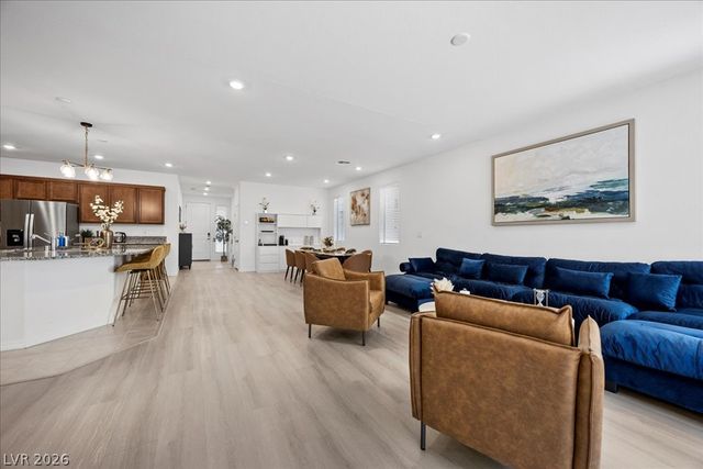 7411 Legacy Point Street, Las Vegas, NV 89113