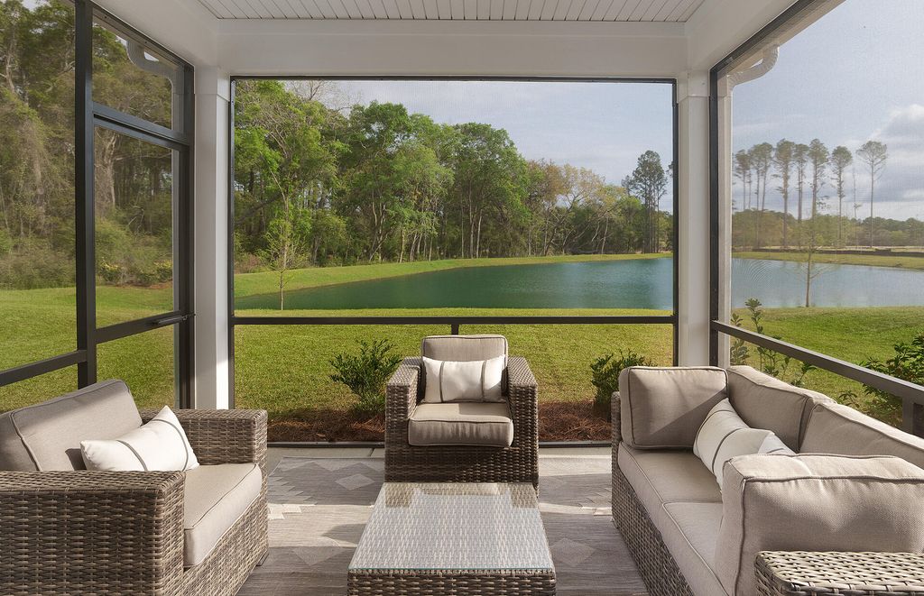 Image 12 of property listing at 880 Meadowbrook Lane, Summerville, SC 29486