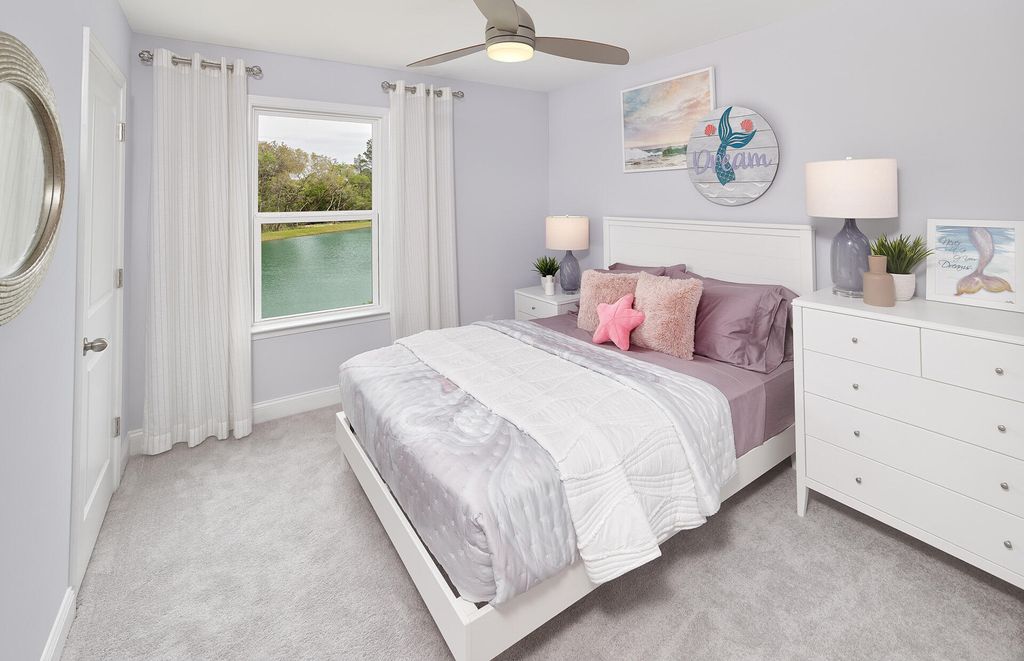 Image 7 of property listing at 880 Meadowbrook Lane, Summerville, SC 29486