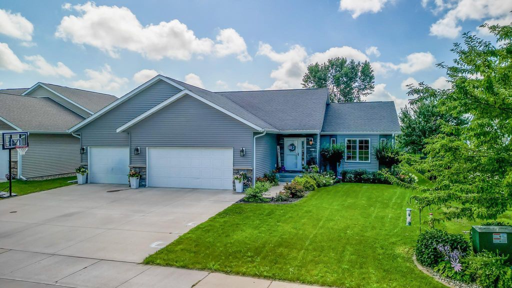 221 Muriefield Drive, Mankato, MN 56001